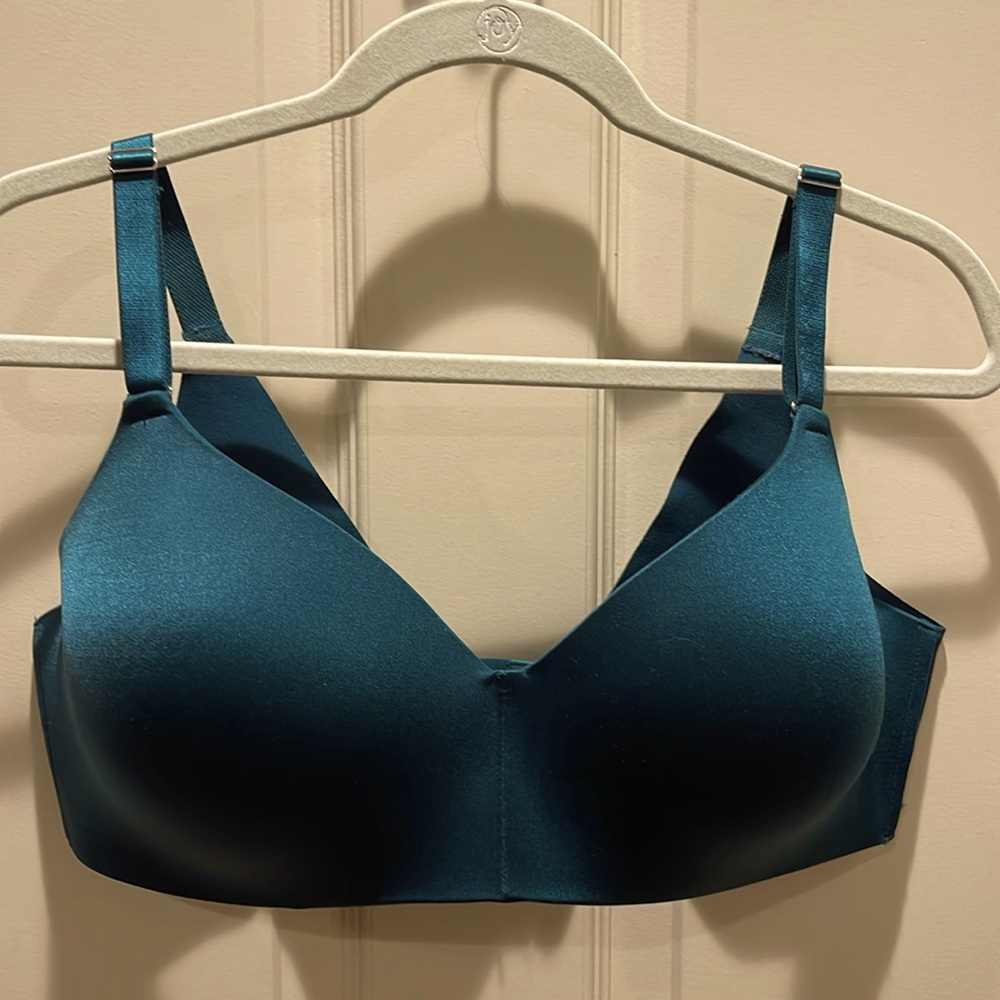 NWOT Vanishing Back Wireless Soma bra,40C